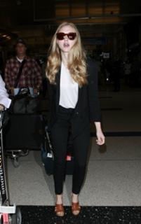 Amanda Seyfried feet photo thumbnail