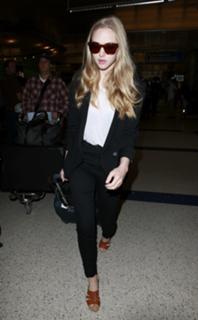Amanda Seyfried feet photo thumbnail