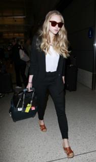 Amanda Seyfried feet photo thumbnail