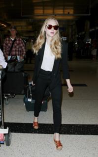 Amanda Seyfried feet photo thumbnail