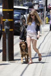 Amanda Seyfried feet photo thumbnail