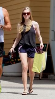 Amanda Seyfried feet photo thumbnail