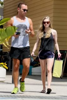 Amanda Seyfried feet photo thumbnail