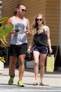 Amanda Seyfried feet photo thumbnail