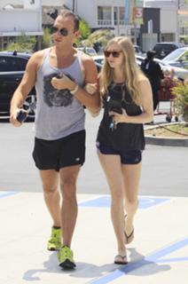 Amanda Seyfried feet photo thumbnail