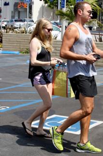 Amanda Seyfried feet photo thumbnail