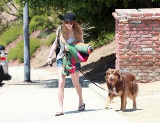 Amanda Seyfried feet photo thumbnail