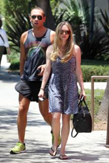 Amanda Seyfried feet photo thumbnail