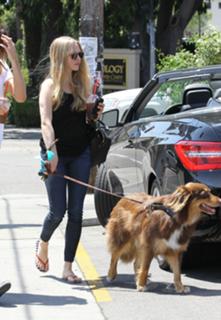 Amanda Seyfried feet photo thumbnail