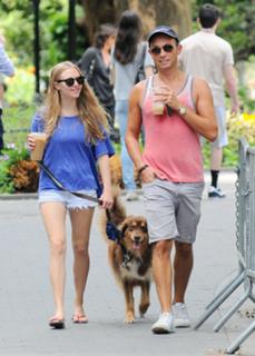 Amanda Seyfried feet photo thumbnail