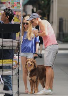 Amanda Seyfried feet photo thumbnail