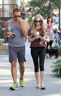 Amanda Seyfried feet photo thumbnail