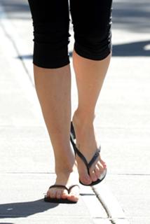 Amanda Seyfried feet photo thumbnail