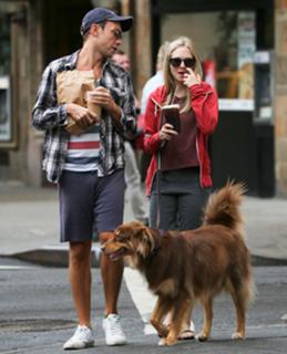 Amanda Seyfried feet photo thumbnail