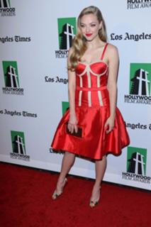 Amanda Seyfried feet photo thumbnail