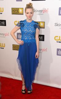 Amanda Seyfried feet photo thumbnail