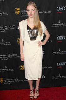 Amanda Seyfried feet photo thumbnail