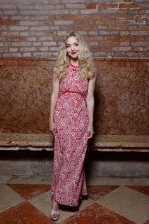 Amanda Seyfried feet photo thumbnail