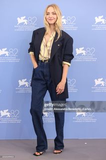 Amanda Seyfried feet photo thumbnail