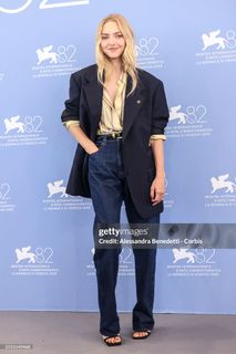 Amanda Seyfried feet photo thumbnail