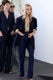 Amanda Seyfried feet photo thumbnail