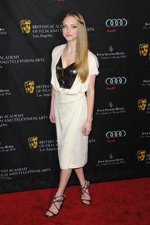 Amanda Seyfried feet photo thumbnail
