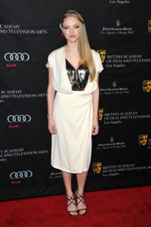 Amanda Seyfried feet photo thumbnail