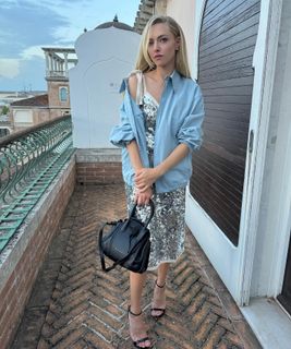 Amanda Seyfried feet photo thumbnail