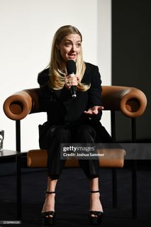 Amanda Seyfried feet photo thumbnail