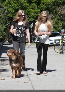 Amanda Seyfried feet photo thumbnail
