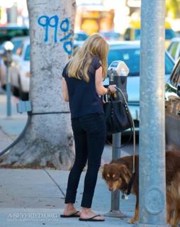 Amanda Seyfried feet photo thumbnail