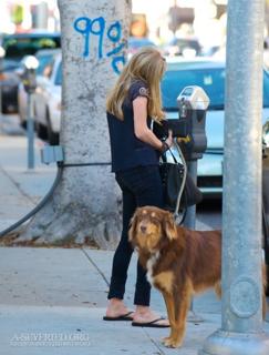 Amanda Seyfried feet photo thumbnail