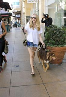 Amanda Seyfried feet photo thumbnail