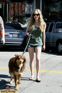Amanda Seyfried feet photo thumbnail