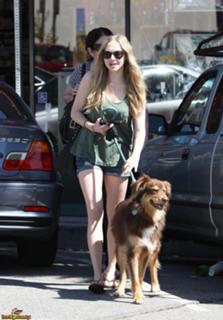 Amanda Seyfried feet photo thumbnail