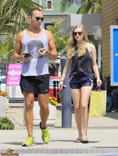 Amanda Seyfried feet photo thumbnail
