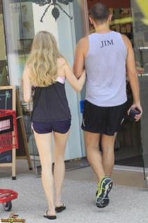 Amanda Seyfried feet photo thumbnail