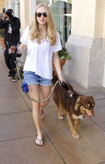 Amanda Seyfried feet photo thumbnail
