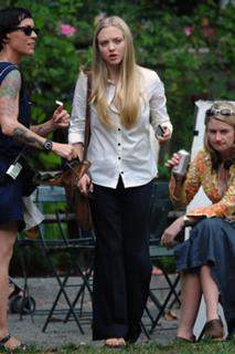 Amanda Seyfried feet photo thumbnail