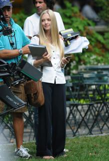 Amanda Seyfried feet photo thumbnail