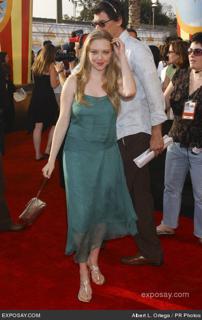 Amanda Seyfried feet photo thumbnail