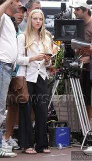 Amanda Seyfried feet photo thumbnail