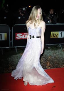 Amanda Seyfried feet photo thumbnail