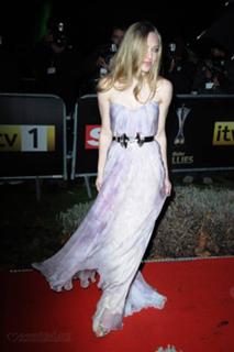 Amanda Seyfried feet photo thumbnail