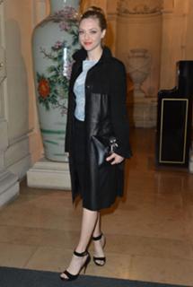 Amanda Seyfried feet photo thumbnail