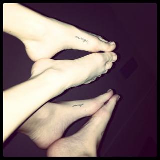 Amanda Seyfried feet photo thumbnail