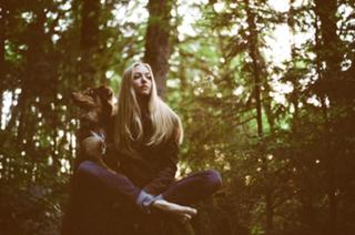 Amanda Seyfried feet photo thumbnail