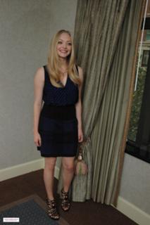 Amanda Seyfried feet photo thumbnail