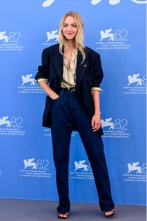 Amanda Seyfried feet photo 1