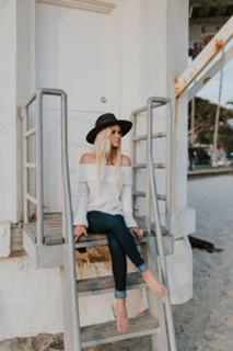 Amanda Stanton feet photo 11